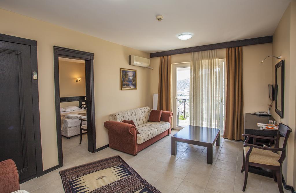 My Solmaz Hotel Cesme Bagian luar foto